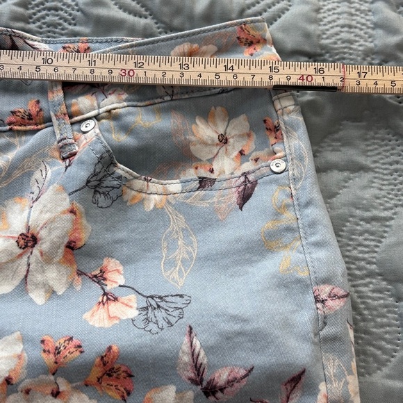 Nine West Chrystie Capri Jeans Floral Print Baby Blue Size 10 - Picture 9 of 9